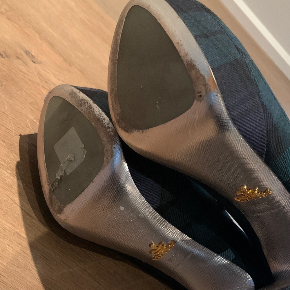 Prada Women's Black Platform Heels - Picture 5 of 6